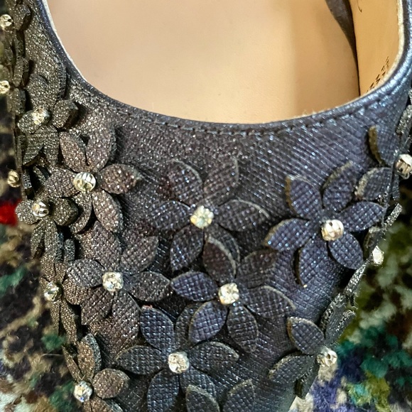 Like new INC navy heels with flower details - Picture 3 of 5